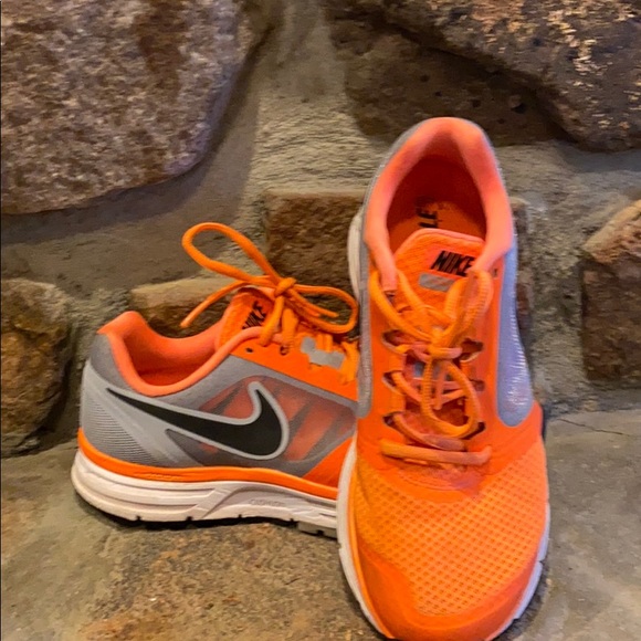 nike vomero orange